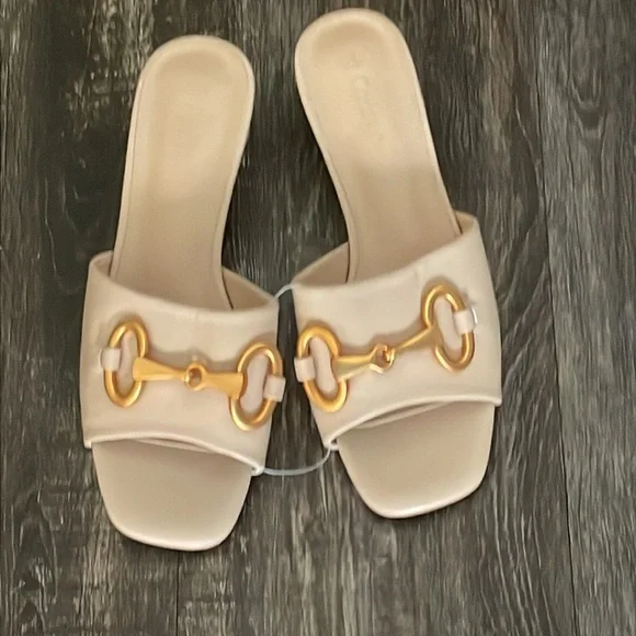 Elegant Cream Mules with Gold Accent - Picture 2 of 5